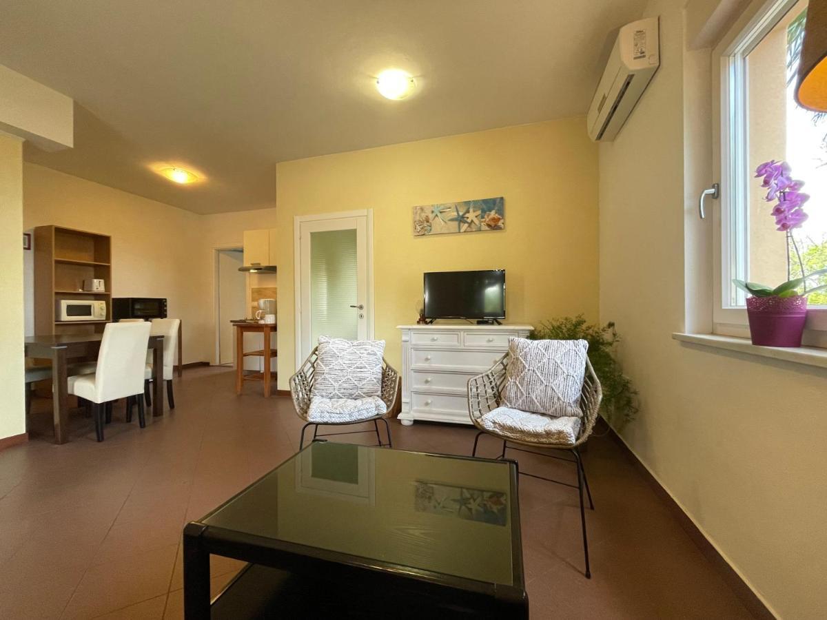 Grand Pool Apartment Ika-โอปาติยา ภายนอก รูปภาพ