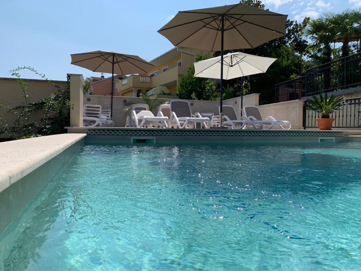 Grand Pool Apartment Ika-โอปาติยา ภายนอก รูปภาพ