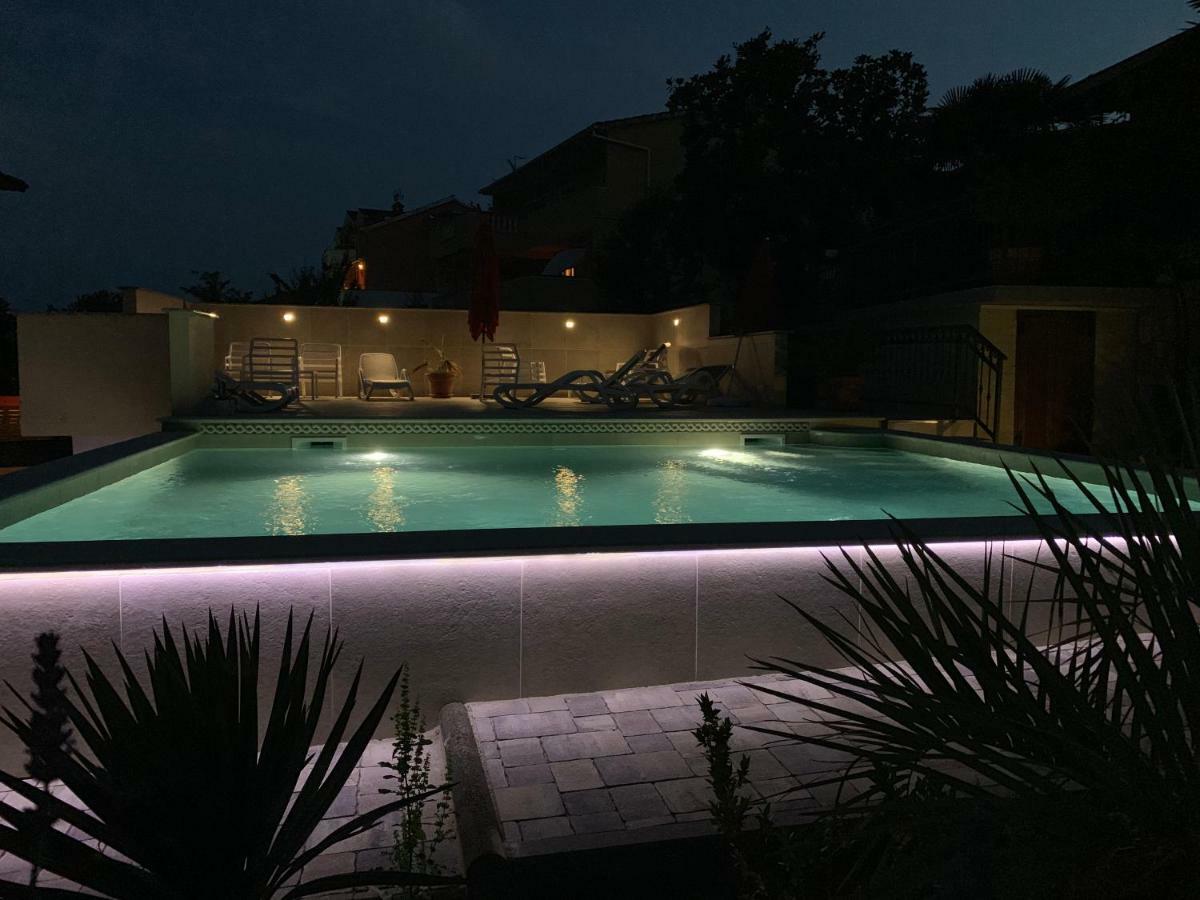 Grand Pool Apartment Ika-โอปาติยา ภายนอก รูปภาพ